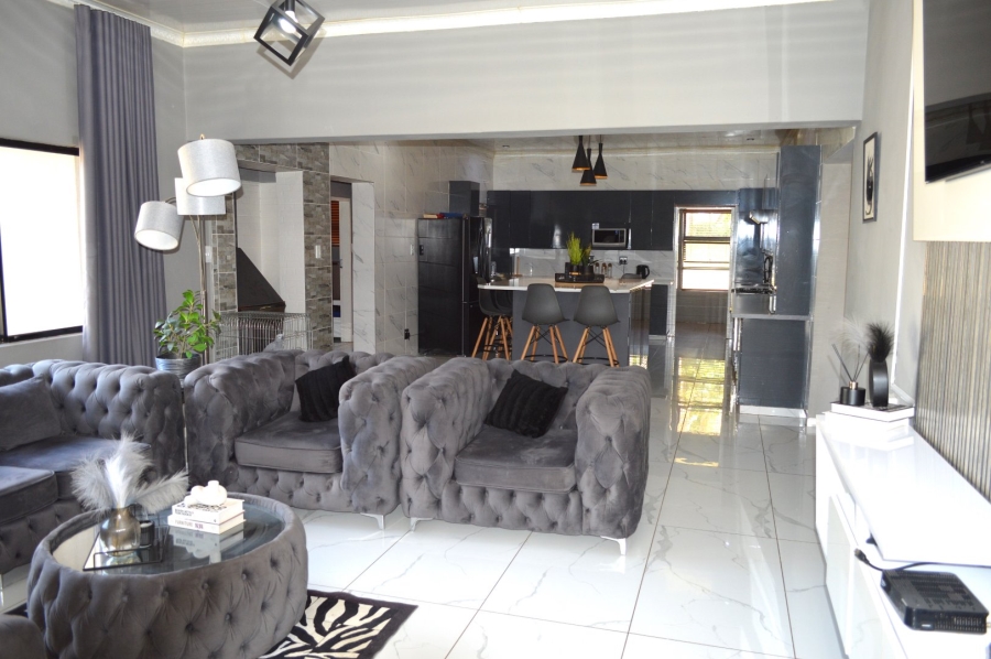 4 Bedroom Property for Sale in Wilkoppies North West